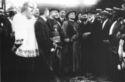 Gaudí körbevezeti a pápai nunciust a Sagrada Famíliában, 1915
