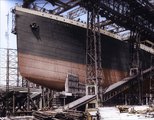 A Titanic hajóteste az írországi Belfastban lévő  Harland és Wolff hajógyár száraz dokkjában 1911-ben