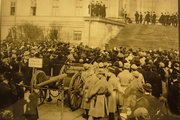 Március 15-i ünnepség a Múzeumkertben 1915-ben