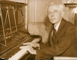 Bartók Béla a zongoránál, 1936