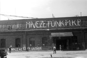 Kommunista propaganda egy csepeli gyárépületben (MTI)
