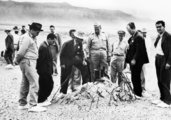 Robert Oppenheimer és társai hitetlenkedve nézték, hogy szinte semmi sem maradt a bombát tartó szerkezetből