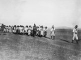 Oszmán csapatok masíroznak az iraki Kut felé, ahol 1916-ban megadásra kényszerítették a brit-indiai csapatokat