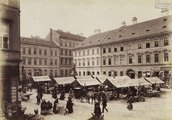 Az egykori Haltéri piac standjai (1890 után) <br /><i>Fortepan / Budapest Főváros Levéltára. Levéltári jelzet: HU.BFL.XV.19.d.1.07.142</i>