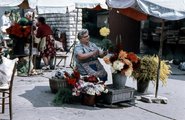 Fény utcai piac, virágárusok a Retek utcai oldalon (1969)