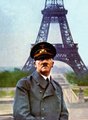 Hitler az Eiffel-torony előtt a francia megadás másnapján, 1940. június 23.