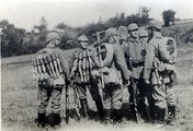 Kézigránátokkal bőségesen ellátott német rohamcsapatok (Stosstruppen) az I. világháború késői szakaszában
