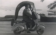 Volt, aki szél- és esővédőt szereltetett kedvenc járgányára (1948)