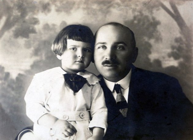 Lengyel Árpád kisfiával