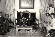 A Ceaușescu házaspár látogatása Argentínában – középen a házigazda Juan, a kép jobb szélén az Evita árnyékából kitörni nem képes Isabel Perón