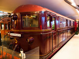 A Metropolitan Vickers építette a londoni Tube 5 pályaszámú mozdonyát, ami így tulajdonképpen egy Kandó-rokon. A mozdony a Transport Museum kiállítási darabja.