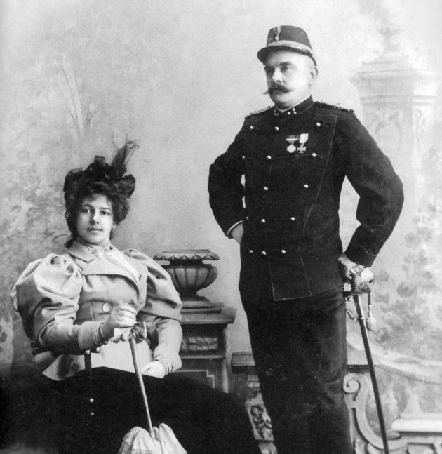 Az életét megkeserítő férjével 1897 körül