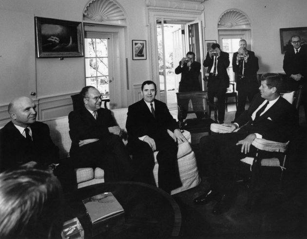Andrej Andrejevics Gromiko (szovjet külügyminiszter) és J. F. Kennedy amerikai elnök találkozása 1962. október 18-án