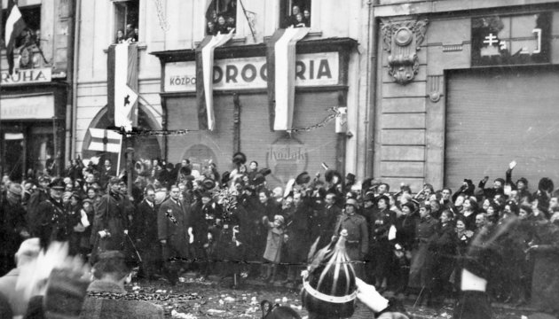 Horthy Miklós bevonulása Kassára 1938. november 11-én (Kép forrása: Fortepan / Gyöngyi)