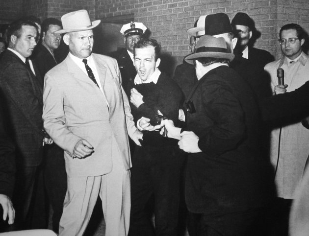 Kennedy gyilkosát, Lee Harvey Oswaldot még a tárgyalás előtt lelőtte Jack Ruby