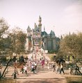 Disneylandbe – a szerencsétlen nyitónap ellenére – özönlöttek a látogatók