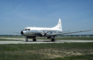 Egy Convair C-131D Samaritan típusú kétmotoros repülőgép