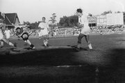 Üllői út, FTC stadion, Ferencváros-Kispest (4:1) bajnoki mérkőzés. Puskás kapura lő, mellette Kéri és Rudas (1949)