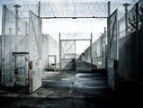 A börtönkomplexum kapuja