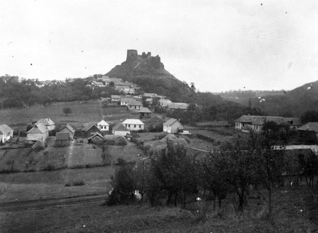 Somoskő 1933-ban, még önálló településként (Kép forrása: Fortepan / A R)