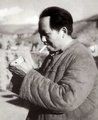 Mao Ce-tung cigarettára gyújt (Wikipedia)