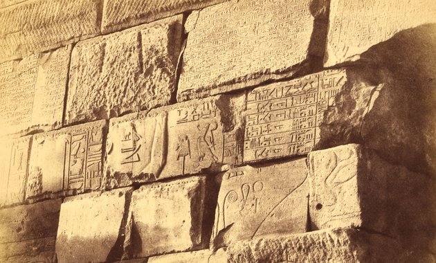 Hieroglif írással készült naptár Egyiptomban