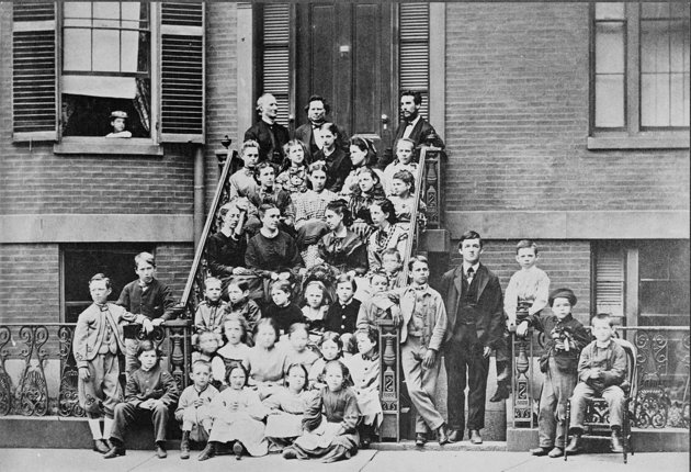 Bell (a jobb felső sarokban), pedagógiai oktatást nyújt a bostoni Siketnémák Iskolájának tanárainak, 1871.