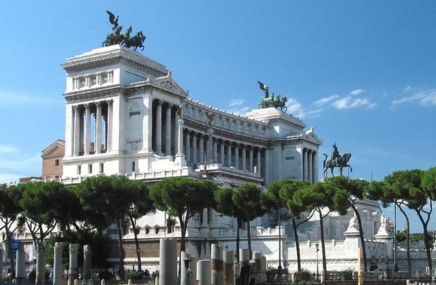 „A Haza Oltára”: II. Viktor Emánuel emlékműve Rómában. (kép forrása: wikipédia/Rsuessbr/CC BY-SA 3.0)