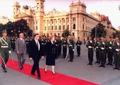 1990 szeptemberében Margaret Thatcher, az Egyesült Királyság miniszterelnöke Magyarországra látogatott
