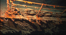 A hajón látható jellegzetes vöröses képződményeket az acélt felemésztő baktériumok hagyták az évtizedek során