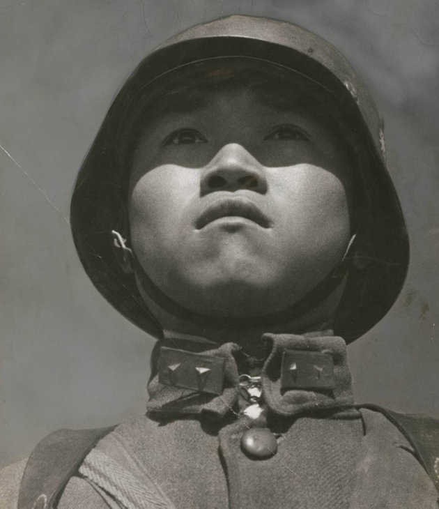 Kínai katona (kép forrása: Wikipédia/ Robert Capa - Photos Robert Capa pictured in China/ CC BY-SA 4.0)
