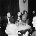 Churchill Roosevelttel és Sztálinnal a brit delegáció által a miniszterelnök 69. születésnapja alkalmából rendezett vacsorán Teheránban, a konferencia után, 1943. november 30. Sztálin a konferencián ragaszkodott ahhoz, hogy a nyugati szövetségesek kizárólag a franciaországi partraszállásra koncentráljanak.