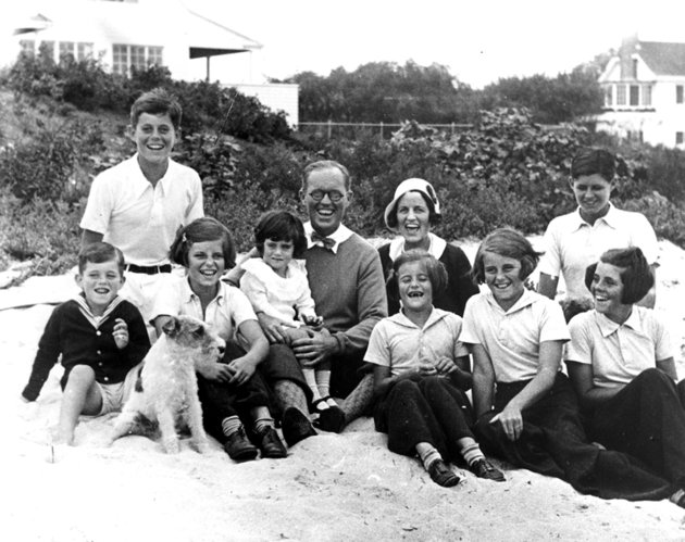 Családi fotó 1931-ből (a bal felső sarokban J. F. Kennedy)