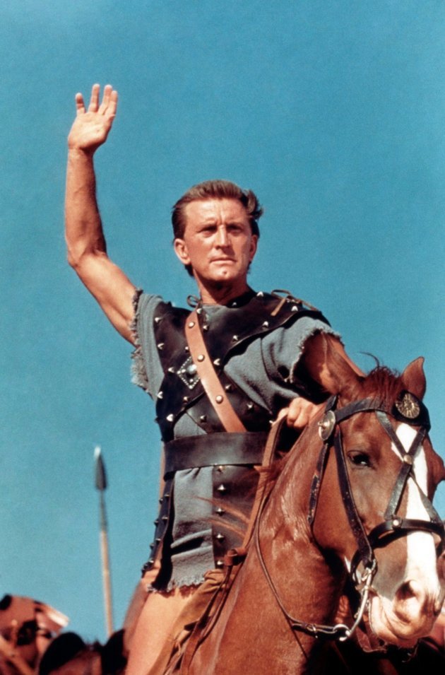 Kirk Douglas Spartacus szerepében, 1960. A film ellen számos antikommunista mozgalom tiltakozott szerte az Egyesült Államokban.