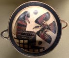 Feketealakos lakóniai edény a Kr. e. 6. századból, amely Zeuszt ábrázolja üzenethordójával, a sassal.