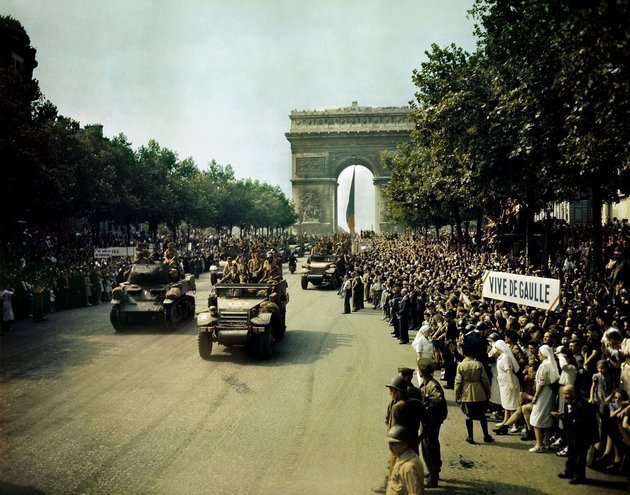 Győzelmi ünnepség Párizsban 1944. augusztus 26-án