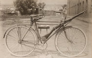 Egy 1919-ben elterjedt amerikai katonai kerékpár, M1903 Springfield ismétlőpuskával