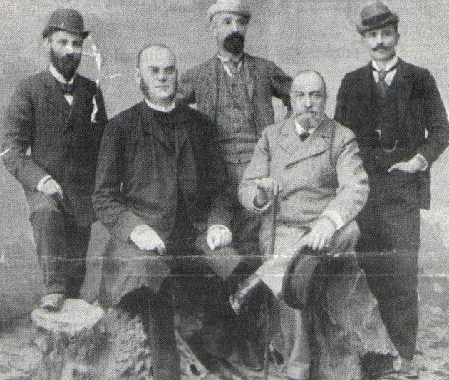 Az expedíció tagjai, az ülő sorban jobbra gróf Zichy Jenő