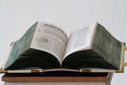 A Vizsolyi Biblia korhű rekonstrukciója (kép forrása: MTI / Vajda János)