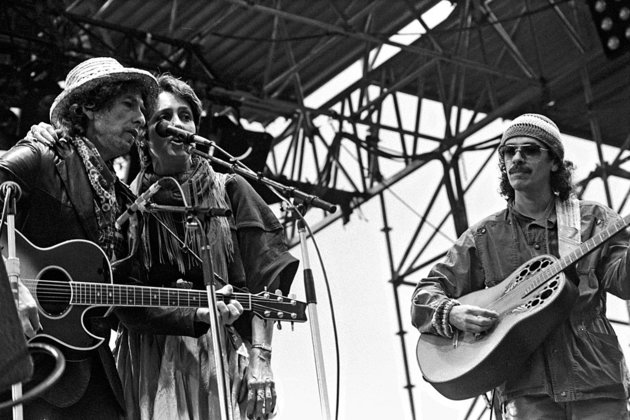 Bob Dylan, Joan Baez és Carlos Santana Hamburgban, 1984. (kép forrása: Heinrich Klaffs / Flickr / CC-BY-SA)