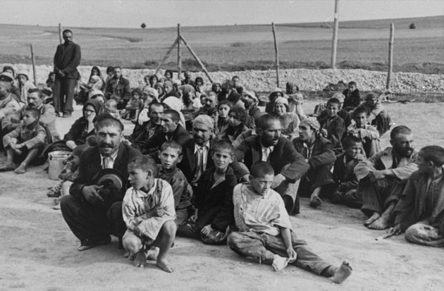 Roma foglyok a belzeci táborban (1940)