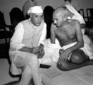 A függetlenségi mozgalom két kulcsfigurája, Dzsaváharlál Nehru és Mahatma Gandhi 1942-ben