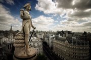 Nelson oszlopa a londoni Trafalgar téren. Építése 1843-ban fejeződött be.