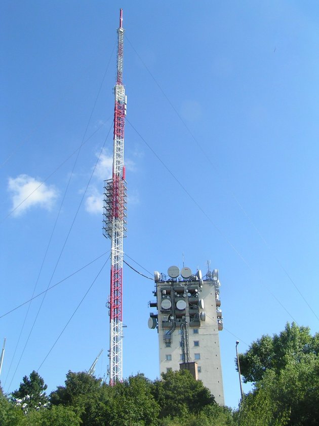 A Széchenyi-hegyi tévétorony 2010-ben (kép forrása. Wikipédia / MotorosGeri / CC BY-SA 3.0)