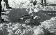 Az egyik túrázó holtteste a hóban