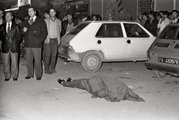 Pietro Buscetta, Tommaso sógorának holtteste az utcán 1987. december 7-én. A maffiózóból informátorrá, azaz „bűnbánóvá” (pentito) vált férfi több rokonával is végzett a Cosa Nostra.