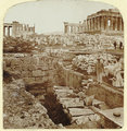 Az Akropolisz és az Erekhtheion (b) a felújítások előtt, az 1900-as vagy 1910-es években