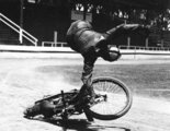 Csúnya bukás egy motorversenyen, 1925.