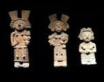 Szivakoatl (Cihuacoatl), a termékenység istennőjének kőfigurái. A leletek Kr. e. 1400 körül készültek a mai Mexikóban