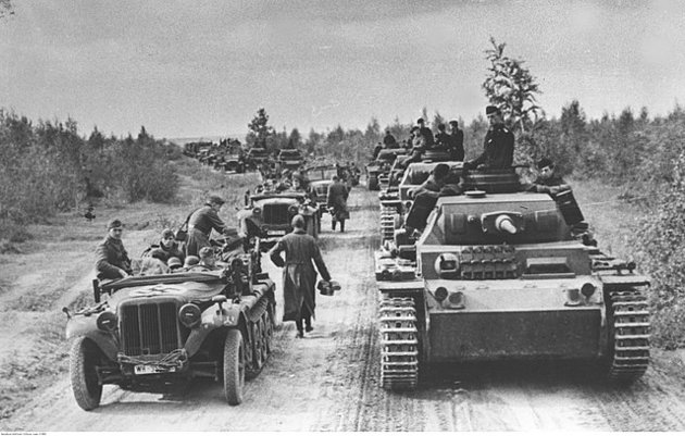 Német csapatok vonulnak Moszkva felé